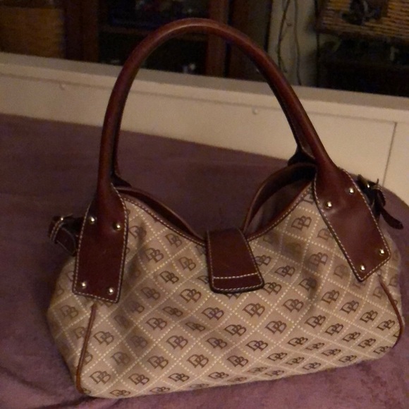 Large beautiful spacious Dooney & Bourke hobo bag. - Picture 5 of 8